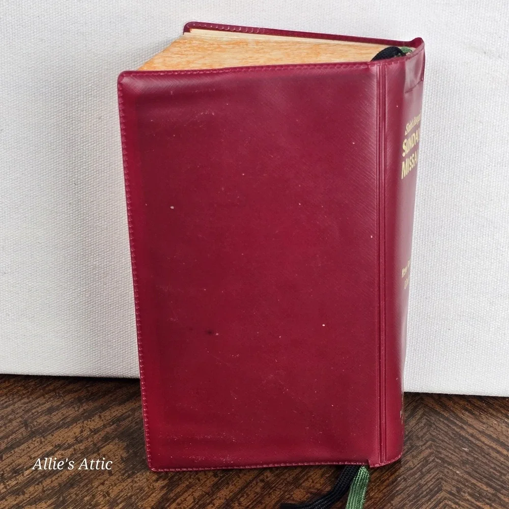 1974 Saint Joseph Sunday Missal Complete Edition Vintage Bible Red Vatican‎ II